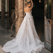 Exquisite Lace Wedding Dress