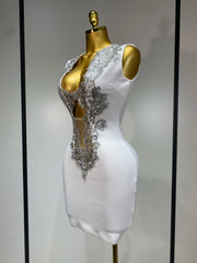 Side view of sexy V-neck cut-out design