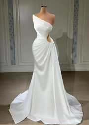 Elegant White One Shoulder Crystal Beading Wedding Dress