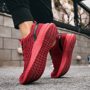 2024 new men's sports shoes flying woven leisure running shoes